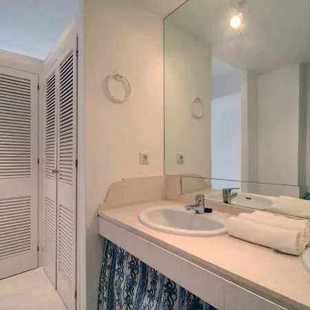 Spacious & Modern 2 Bdr In Atalaya Golf Benahavis *